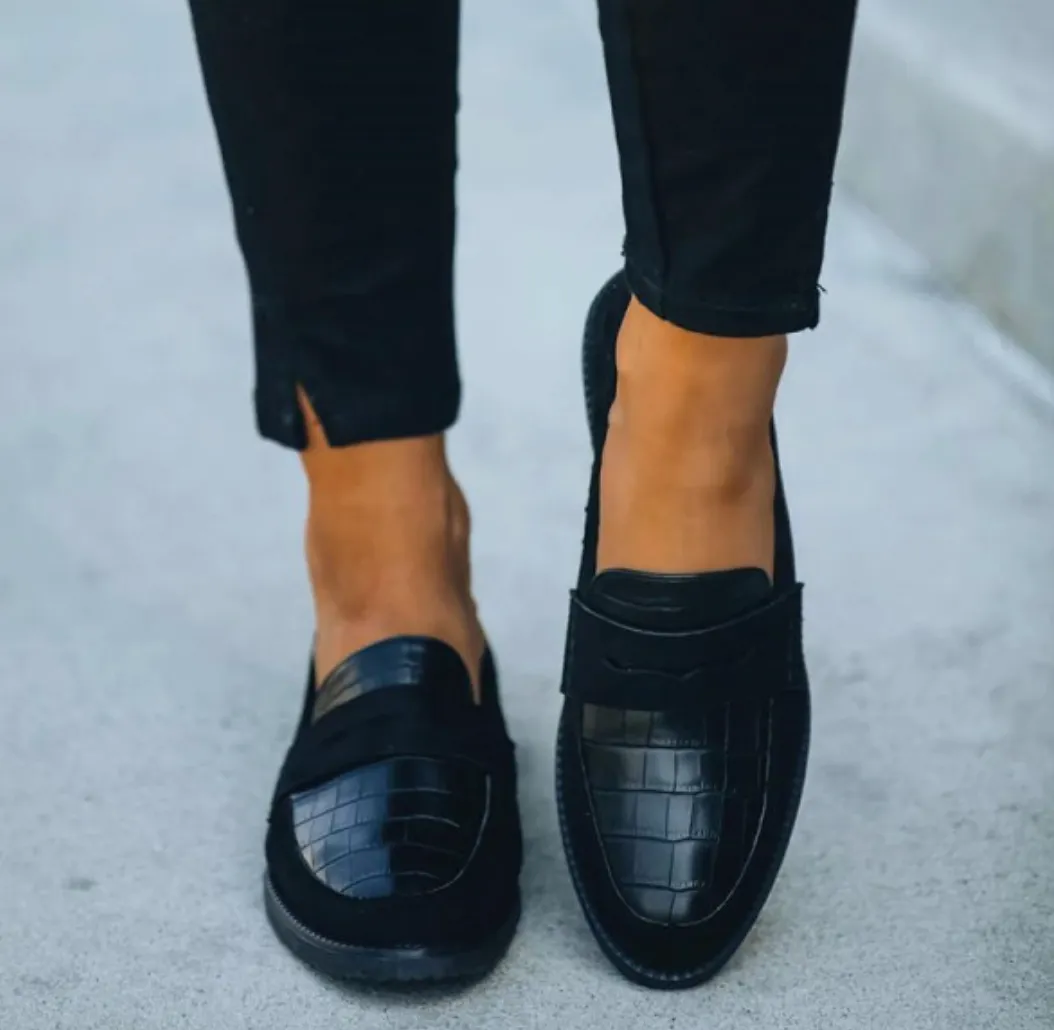 Amanda | Elegant Black Crocodile Loafers – Timeless Style & Everyday Comfort