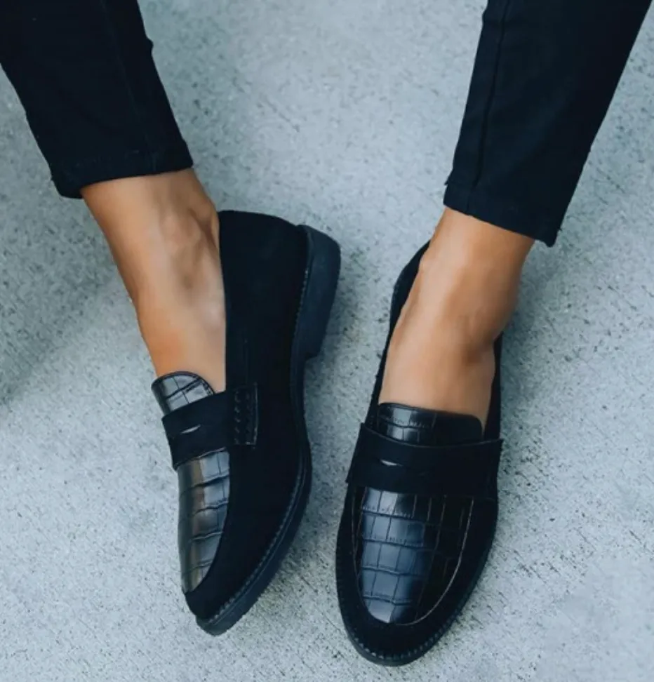 Amanda | Elegant Black Crocodile Loafers – Timeless Style & Everyday Comfort