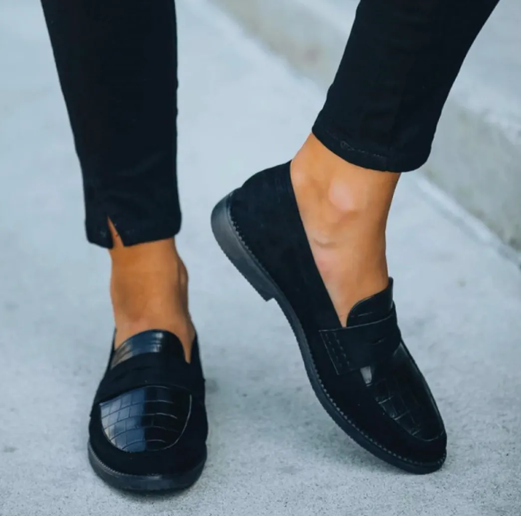 Amanda | Elegant Black Crocodile Loafers – Timeless Style & Everyday Comfort
