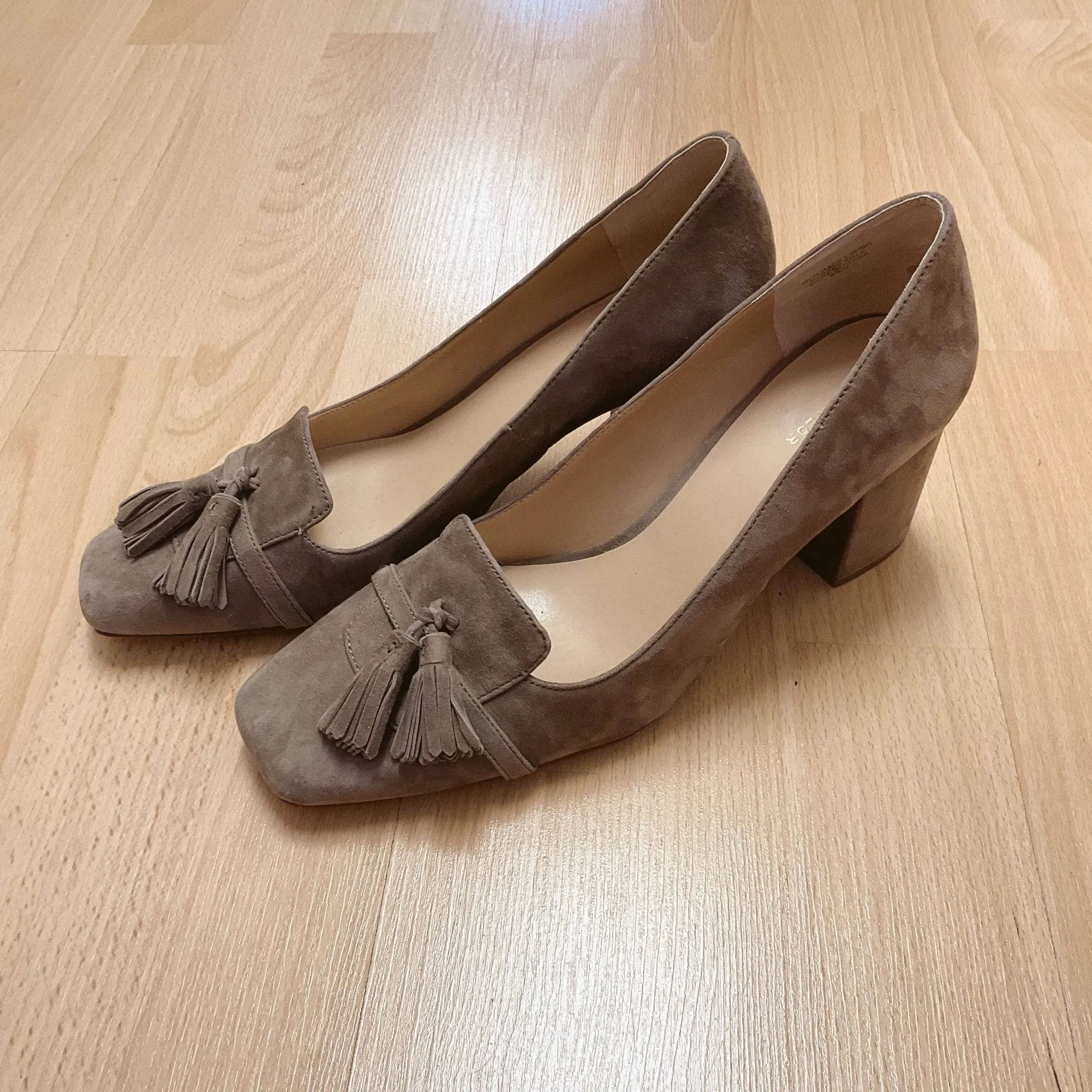 Ann Taylor Heel Size 8.5