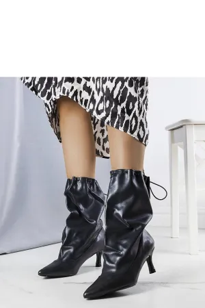 Black Low-heeled boots
