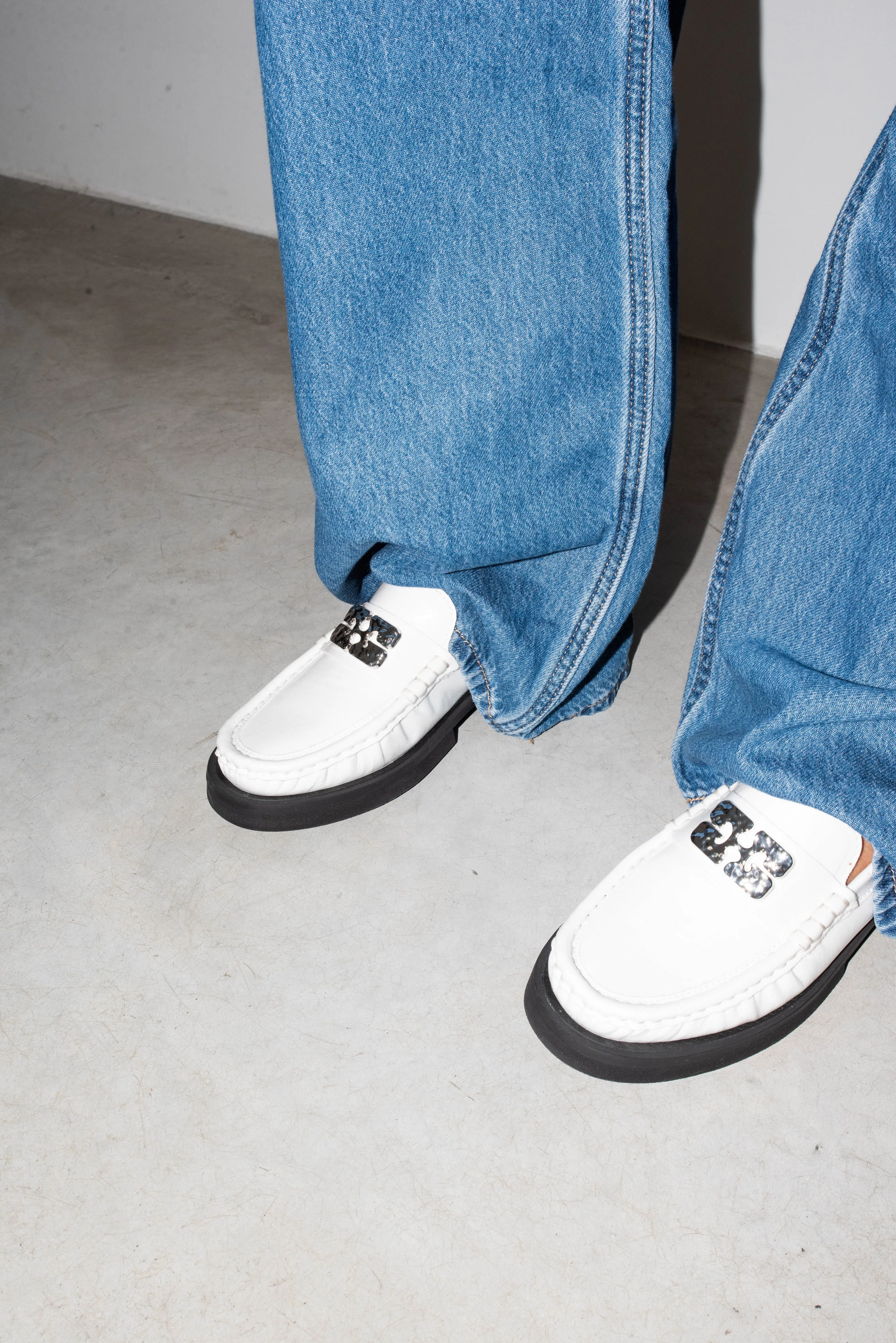 BUTTERFLY LOGO LOAFERS IN EGRET