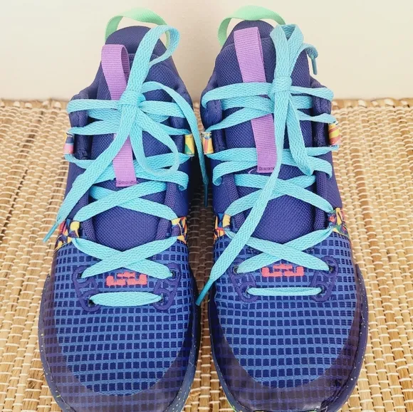 LEBRON WITNESS VII BASKET BALL SHOES 6Y