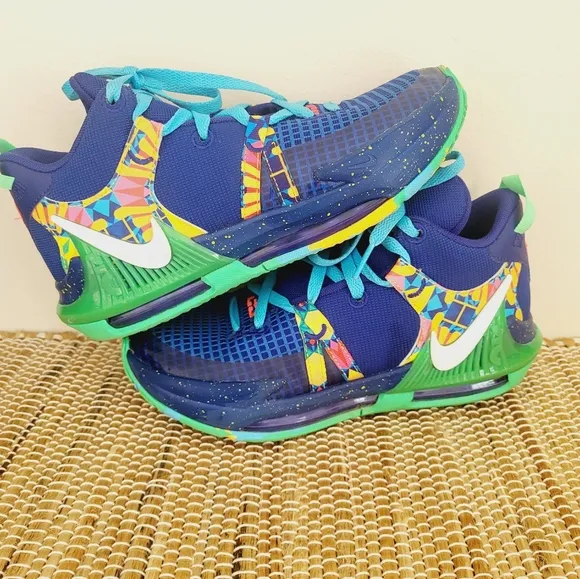 LEBRON WITNESS VII BASKET BALL SHOES 6Y