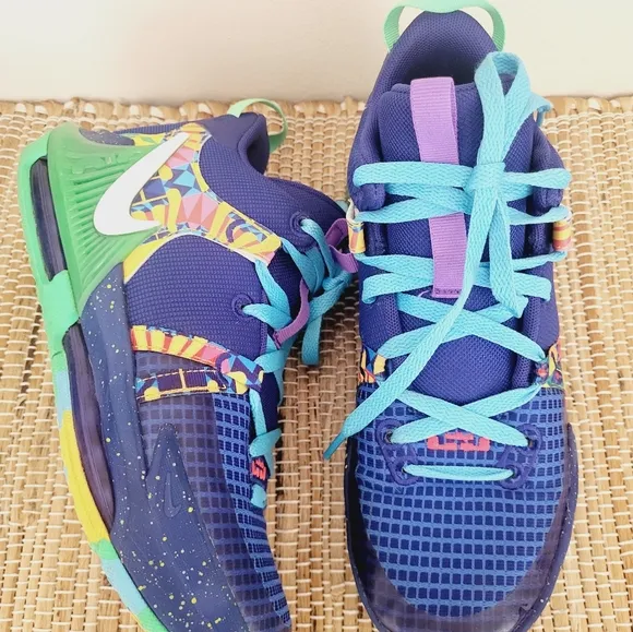 LEBRON WITNESS VII BASKET BALL SHOES 6Y