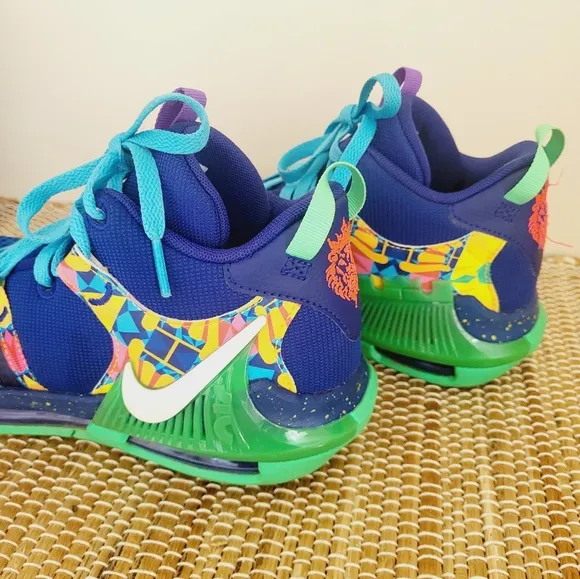 LEBRON WITNESS VII BASKET BALL SHOES 6Y