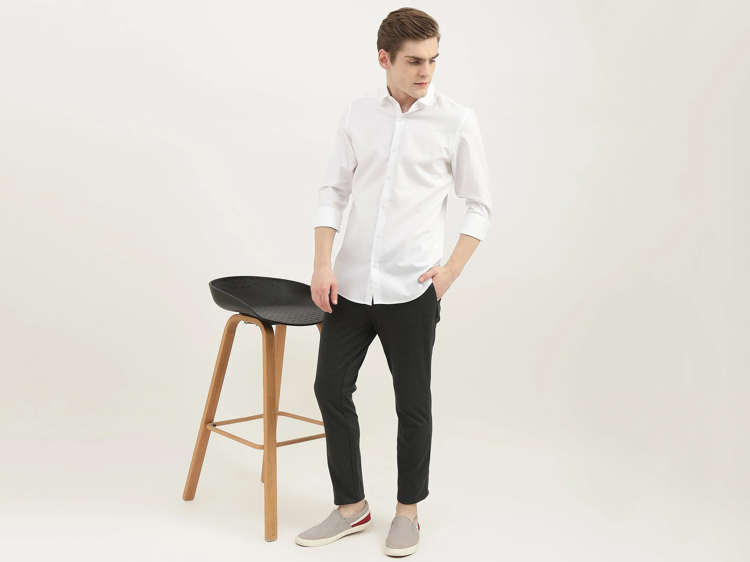 Men Textured Cutaway Collar Shirt