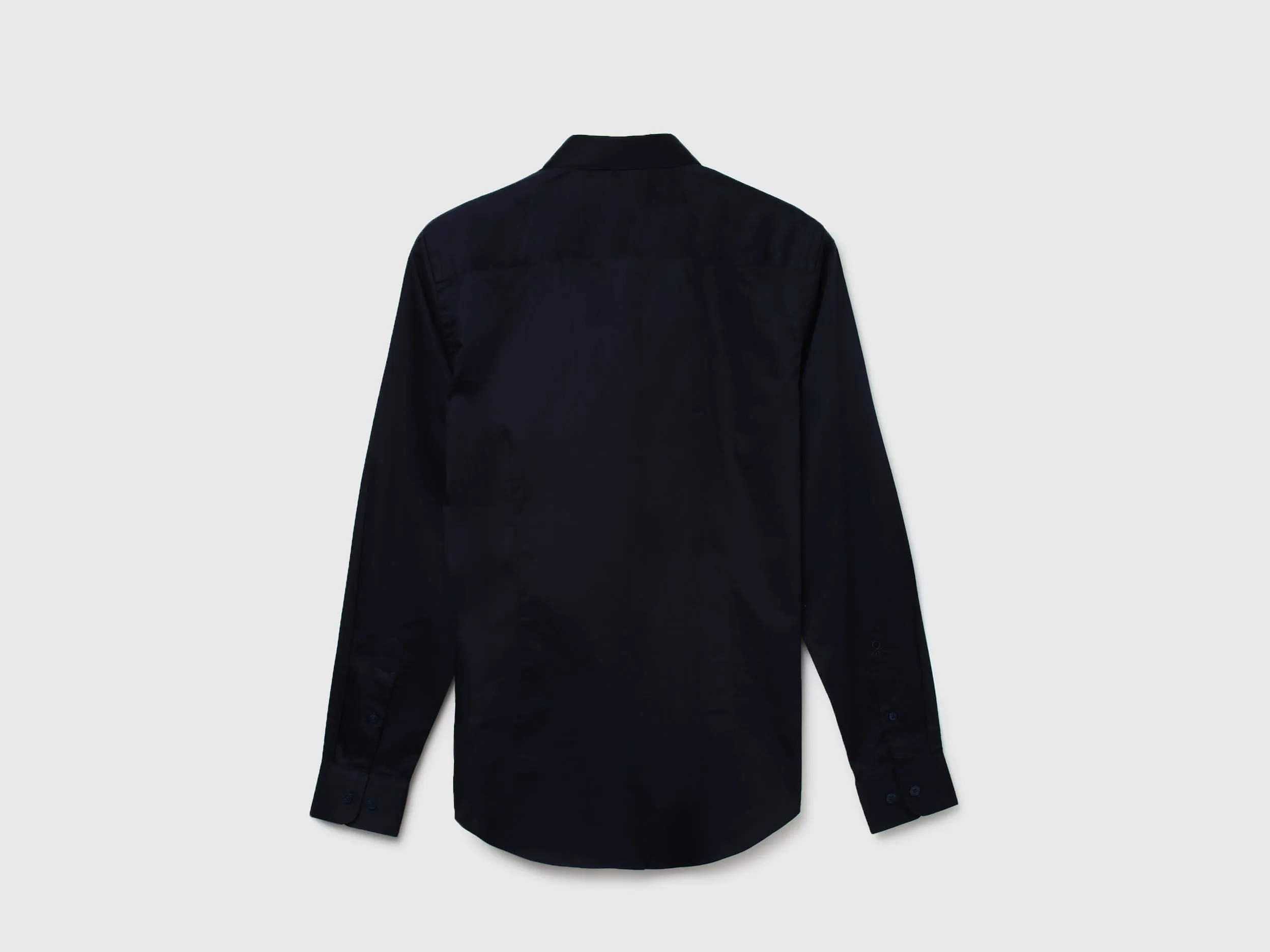 Men Textured Cutaway Collar Shirt