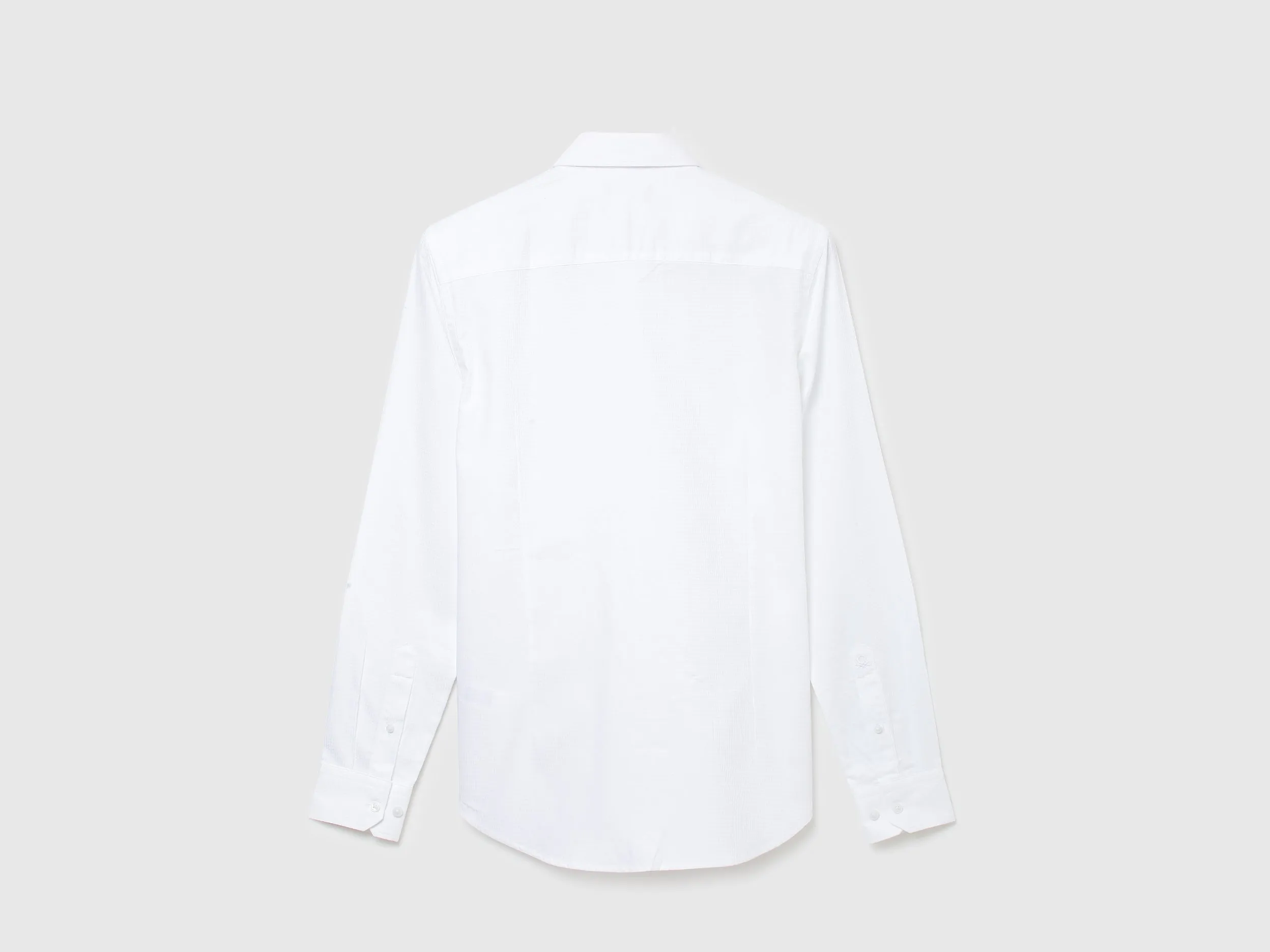 Men Textured Cutaway Collar Shirt