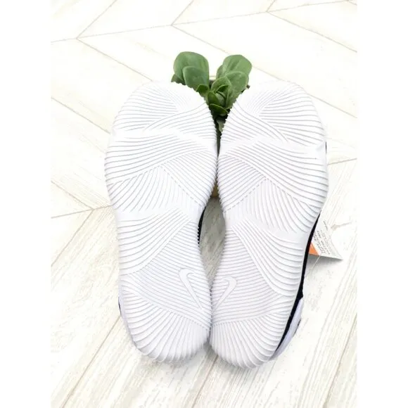 NEW! Youth NIKE Aqua Sock 360 Black White Water Shoes SZ 1 Youth