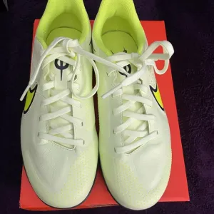 NIB Nike Youth TG soccer cleats.
