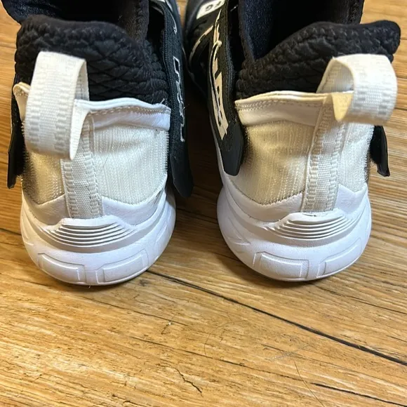 Nike Lebron Soldier 12 Witness Boys Shoes Black Youth Size 7