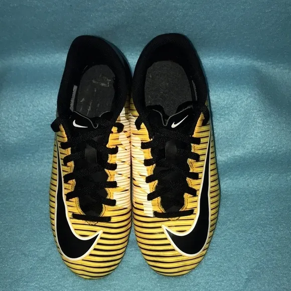 𝅺NIKE Mercurial Vortex III FG Laser youth soccer cleats size 4 1/2