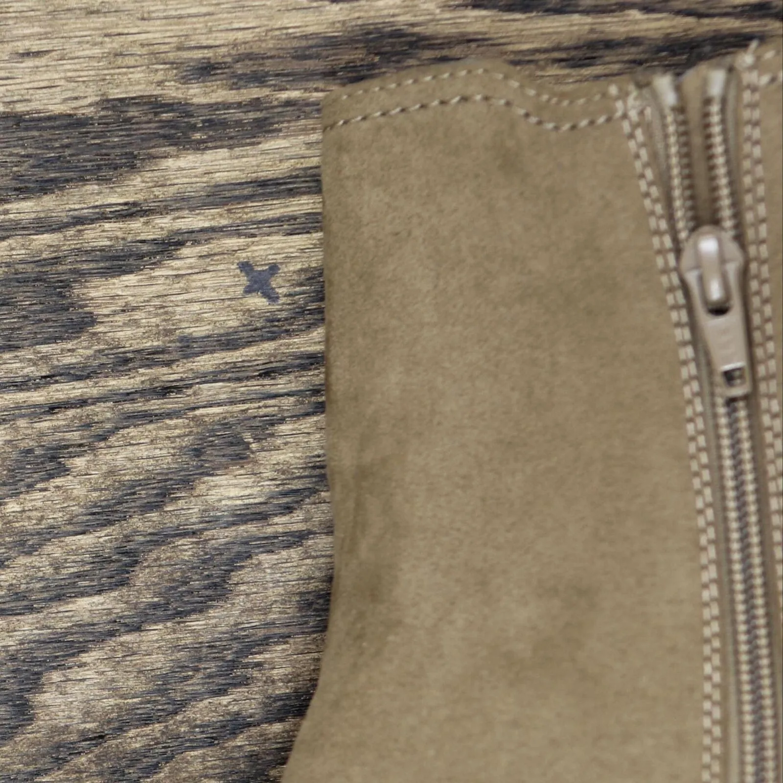 Universal Thread Crispin Chelsea Boots with Memory Foam Insole Tan Brown 8.5M
