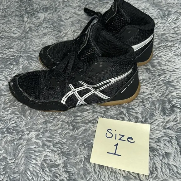 Used Kids Wrestling Shoes (4 pairs)