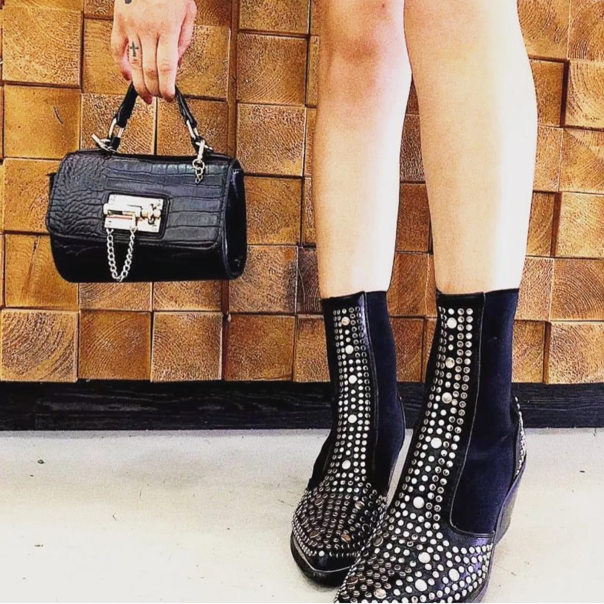 Winter Boots Women Sexy Rivet Velvet Rive Night Club Party Pump Shoes Women Zipper Short Autumn Winter Ladies Shoes Boots