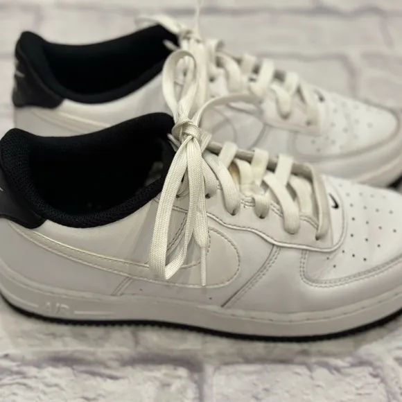 Youth 6 6Y Women’s 7.5 Nike Air Force 1 ESS GS White Black AF1 Shoes Sneakers